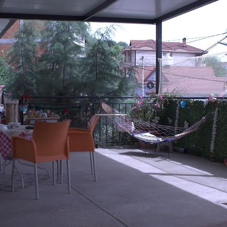 Bed and Breakfast Adem'S Cozy Terrace Retreat Skopie Exterior foto