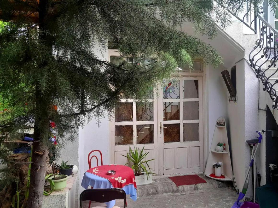 Bed and Breakfast Adem'S Cozy Terrace Retreat Skopie Exterior foto